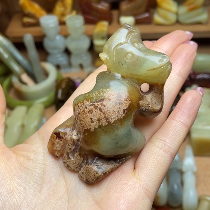 蛇纹石玉未镶嵌颈饰