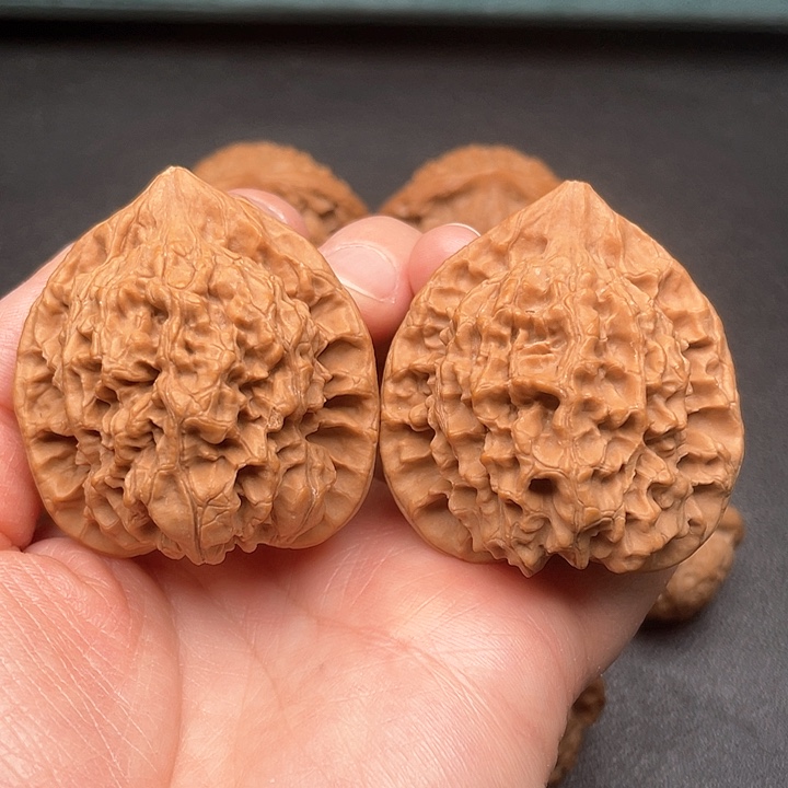 文玩核桃吊坠大官帽