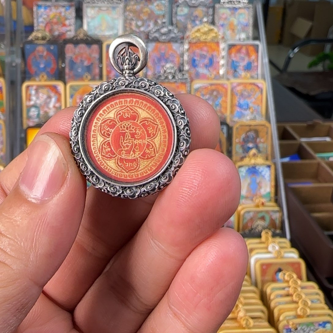 吊坠爱****）六字唐卡艺术