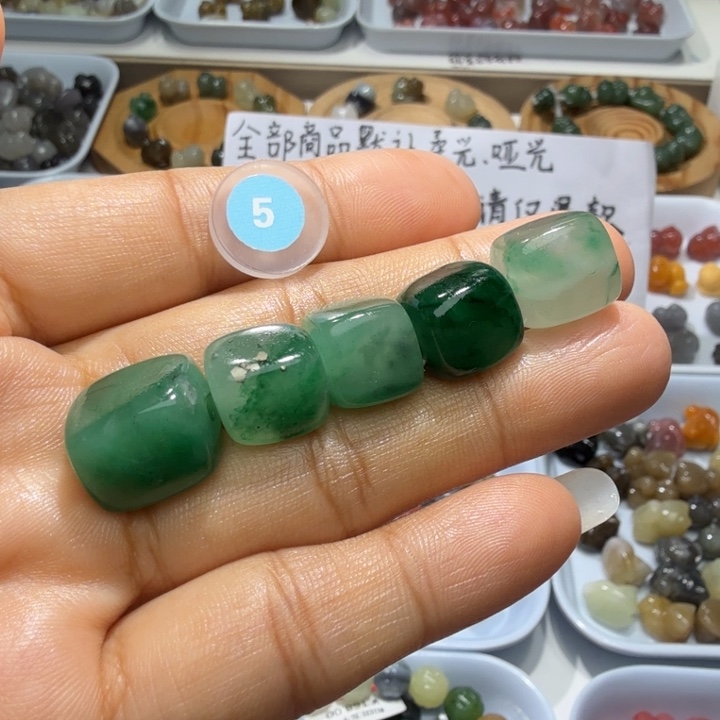 和田玉未镶嵌珠宝奇石