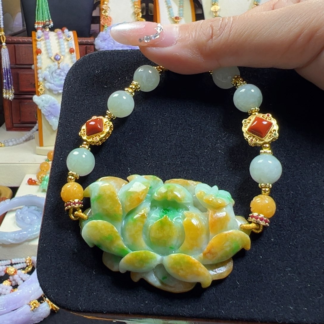 翡翠未镶嵌毛衣链莲花手牌