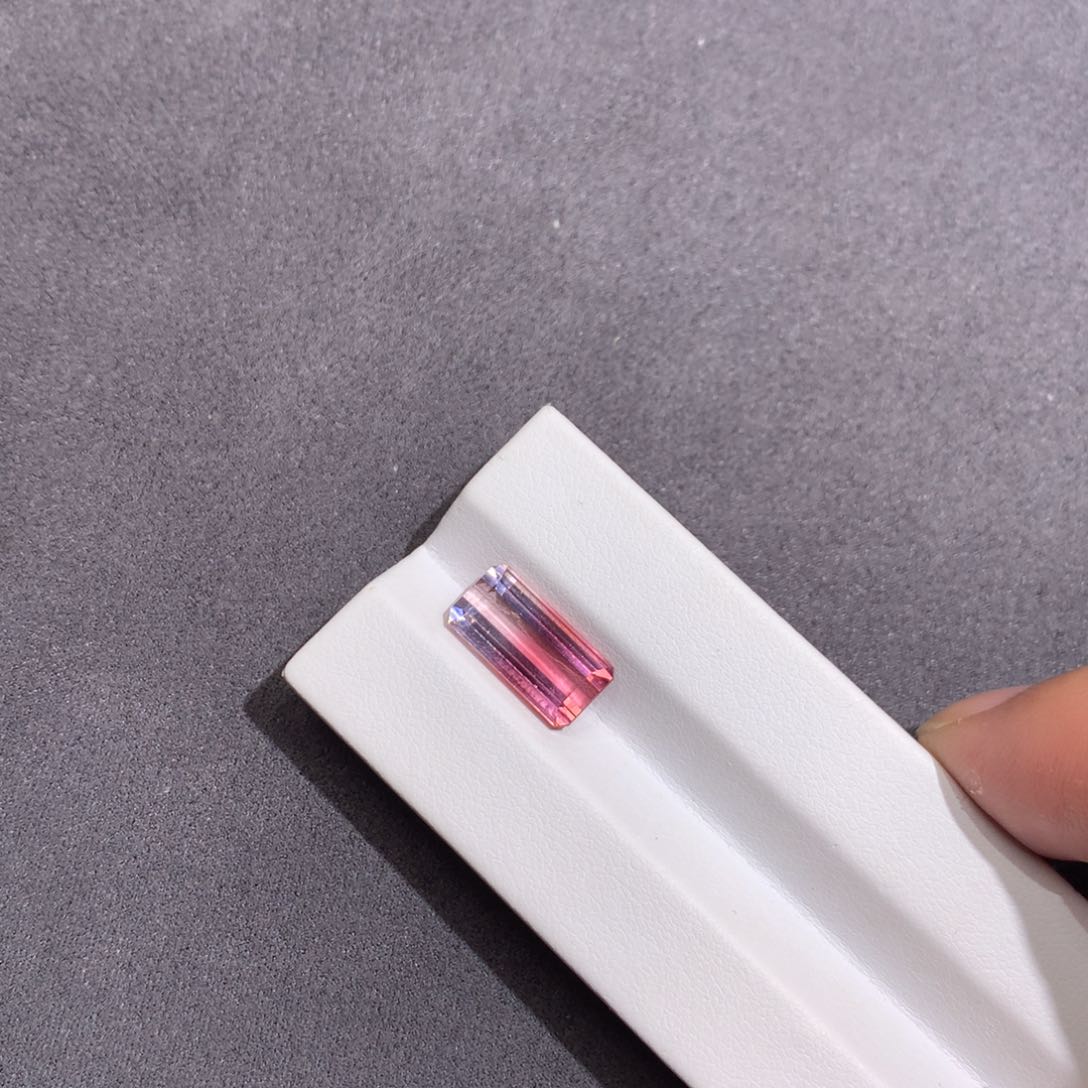 碧玺裸石未镶嵌3.64克拉