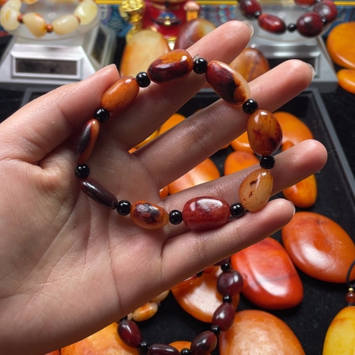 正***和田玉未镶嵌颈饰