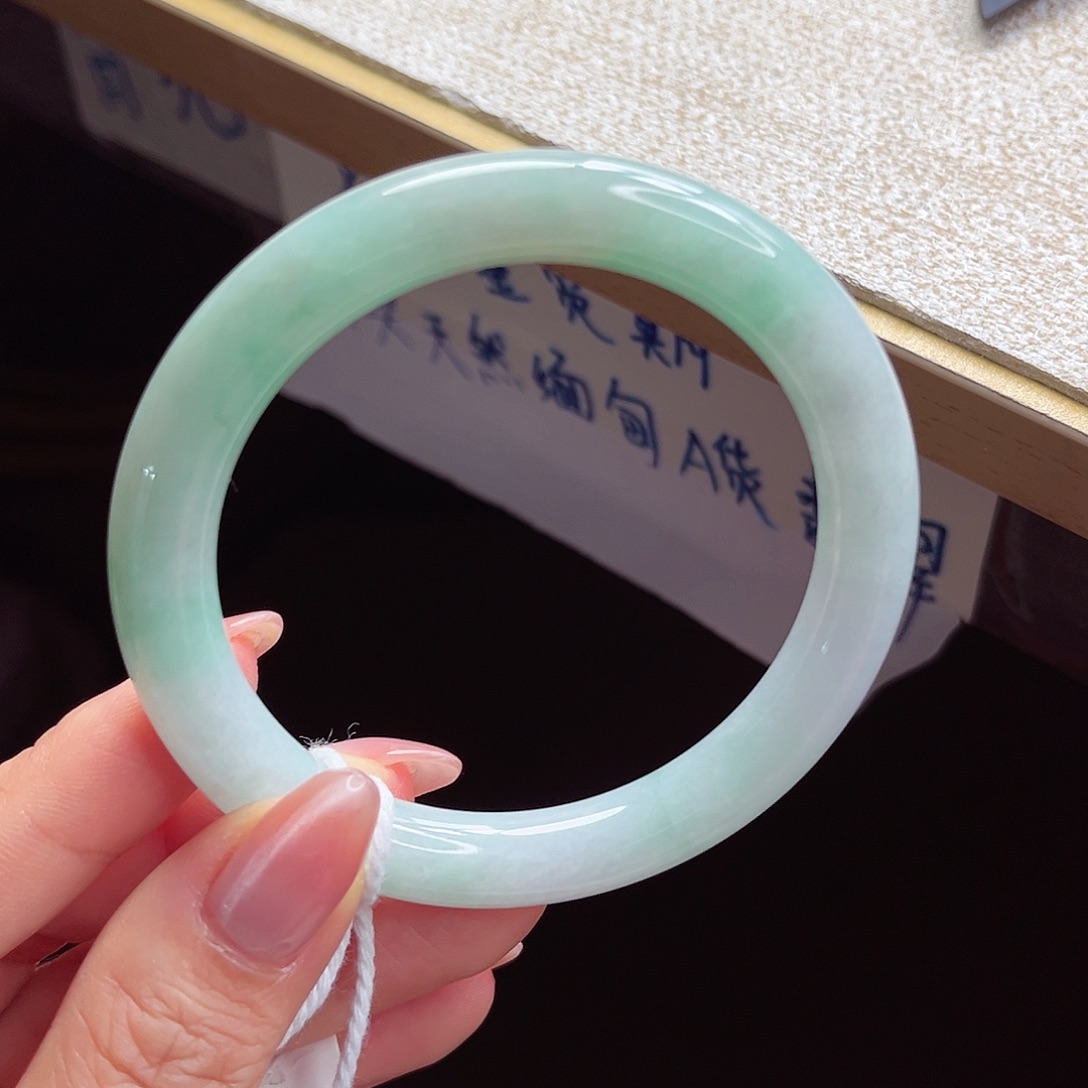 翡翠未镶嵌手镯手镯