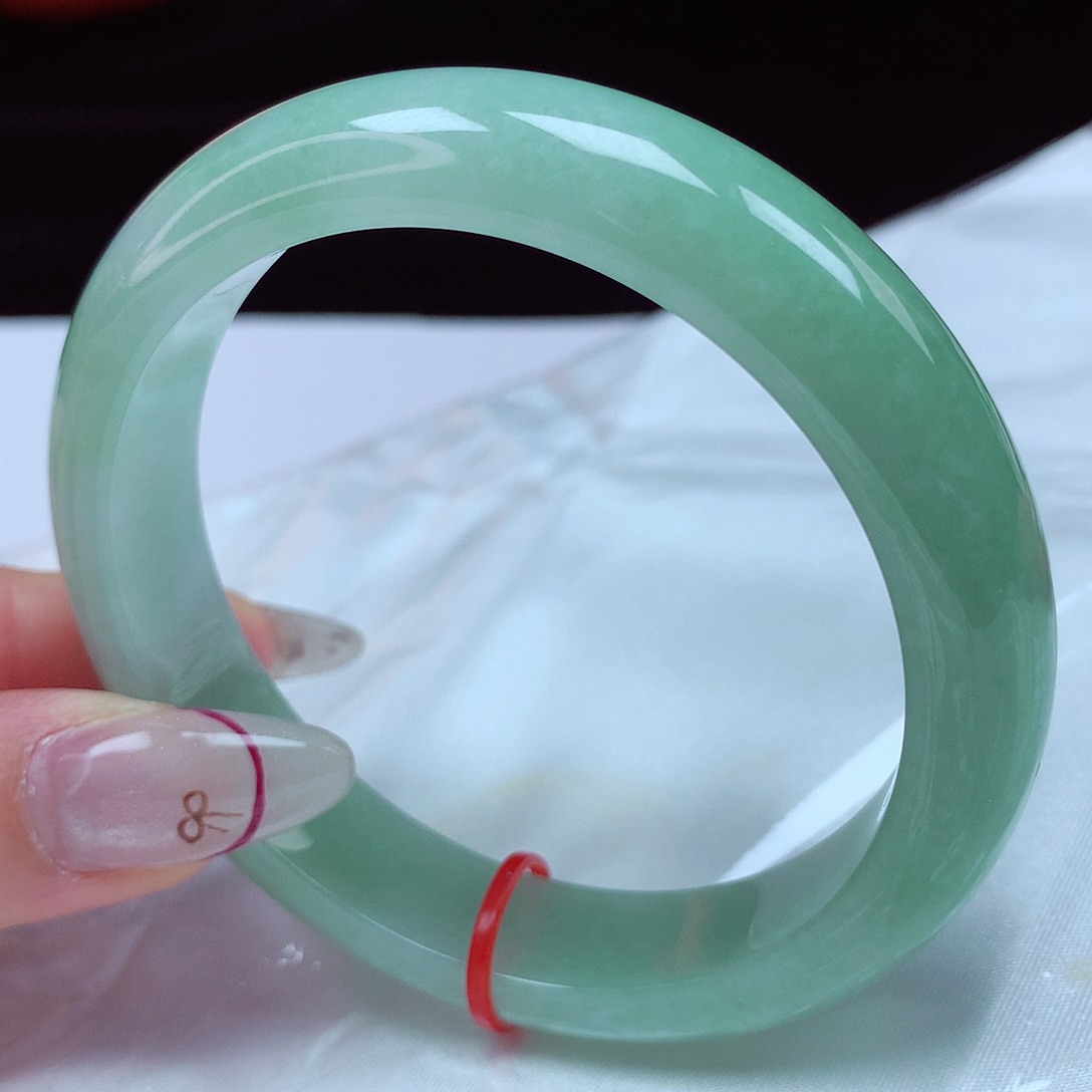 翡翠手镯未镶嵌59圈