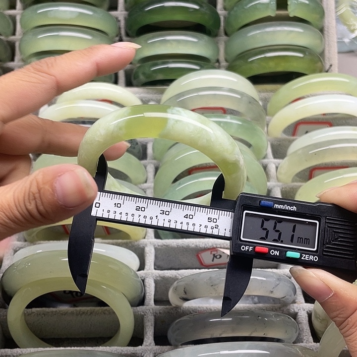 蛇纹石玉未镶嵌手镯107