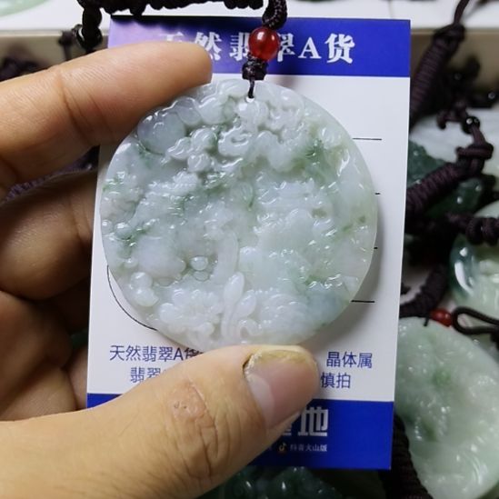 翡翠未镶嵌颈饰挂件