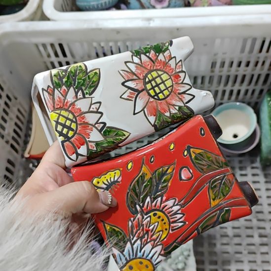 当场凑满15发货，不凑不发，花盆盆口不方不圆有针孔黑点矿点是正常