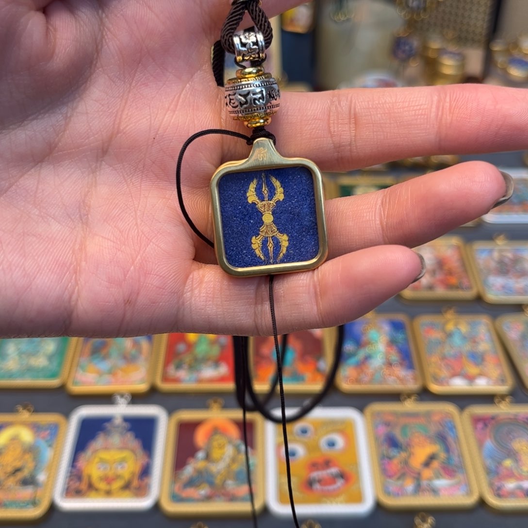 泥塑粗旷纱金刚杵已唱歌