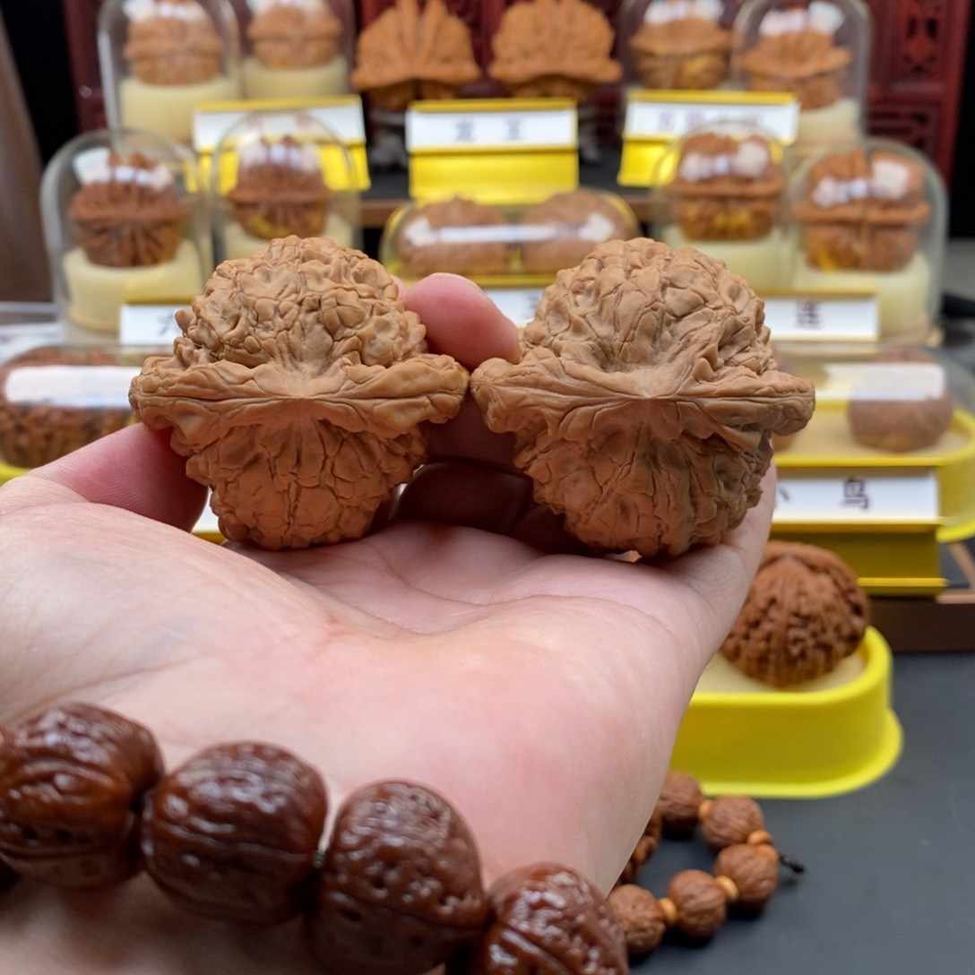 文玩核桃吊坠龙鼎，全品，尺寸54