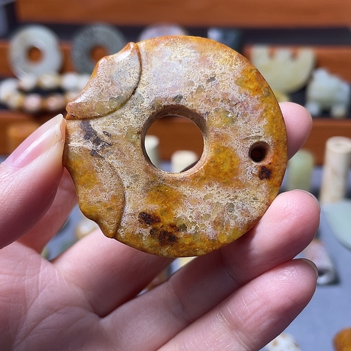 潘***多和田玉未镶嵌挂件