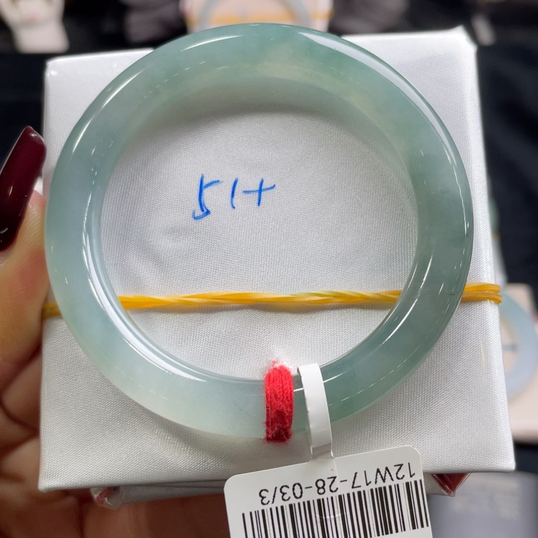 翡翠手镯未镶嵌翡翠手镯