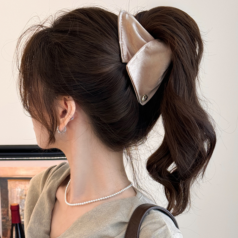 I&G法式缎面贝壳三角抓夹女高级感2025新款饱满后脑勺发夹鲨鱼夹