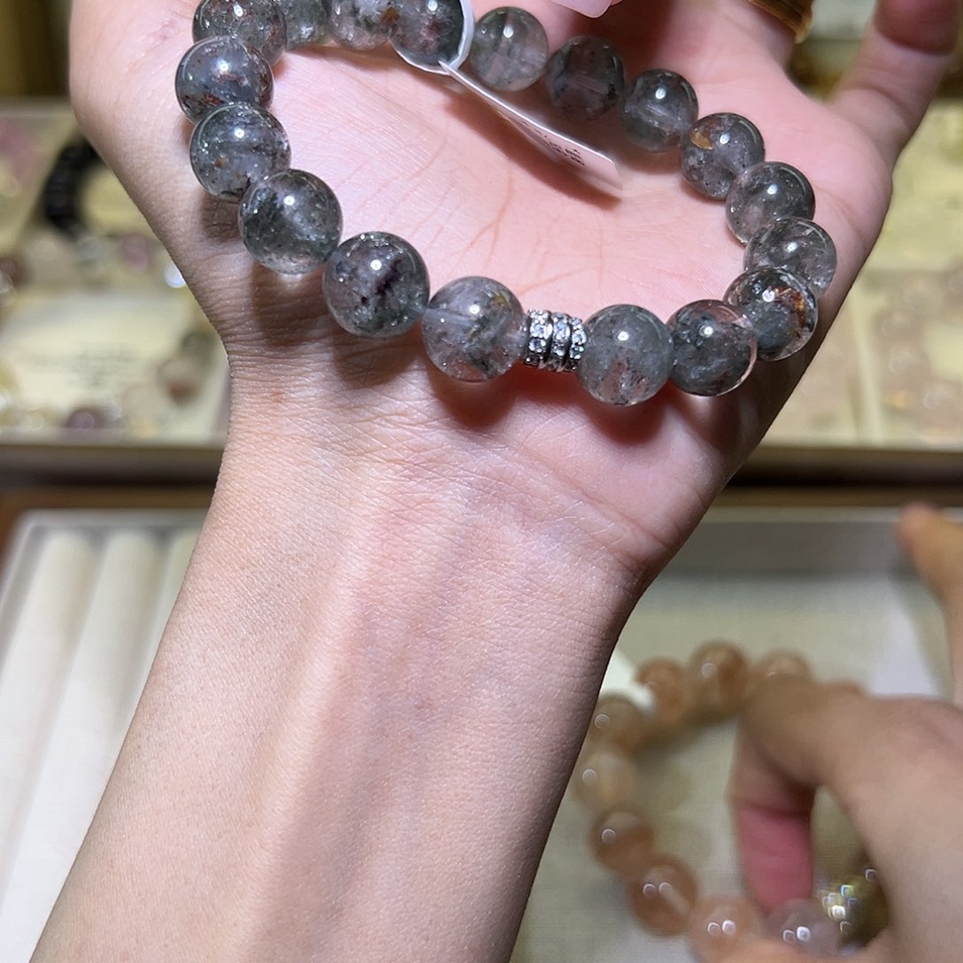 水晶手链未镶嵌好***?48小时鉴赏