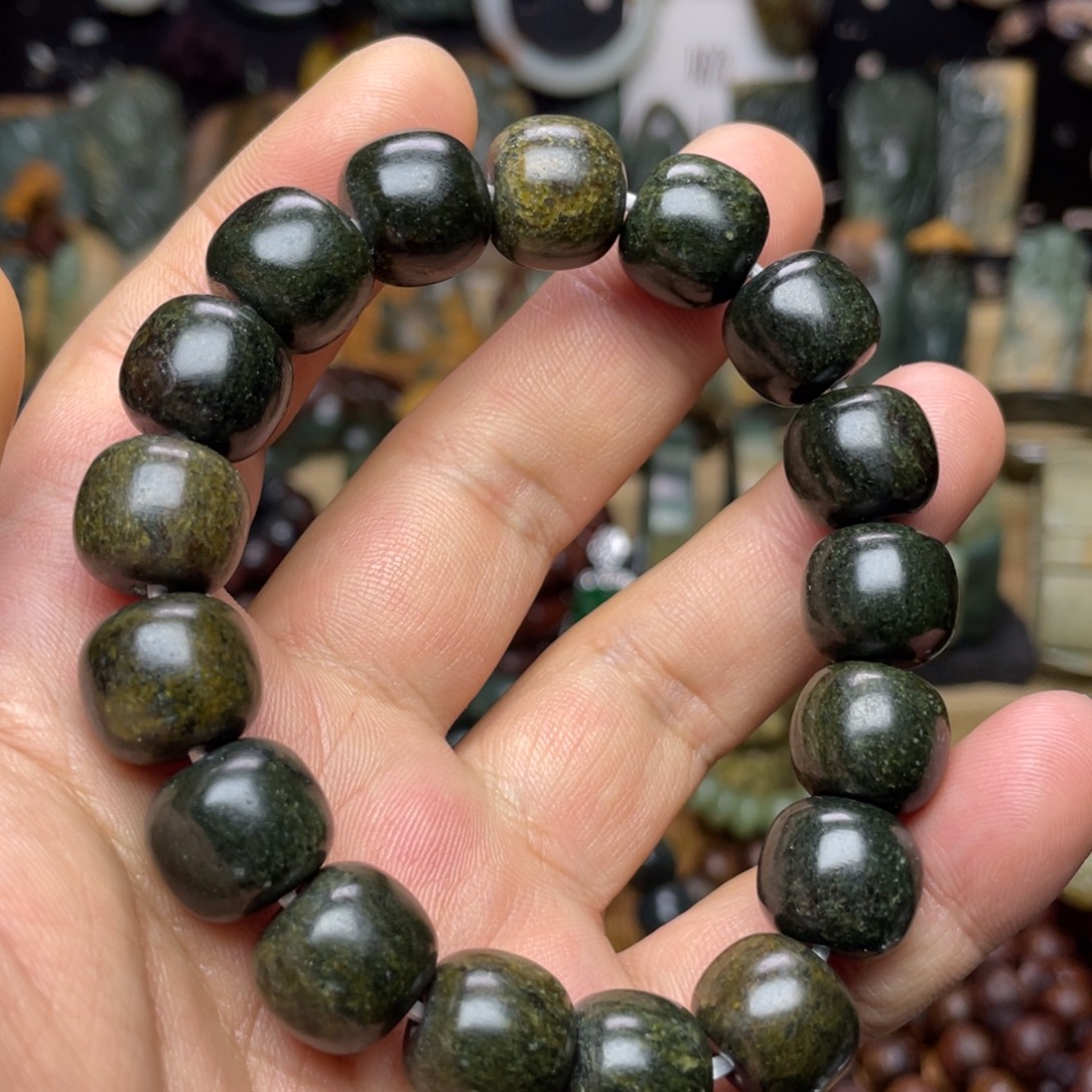 岫岩河磨玉（透闪石质玉）未镶嵌颈饰14×13