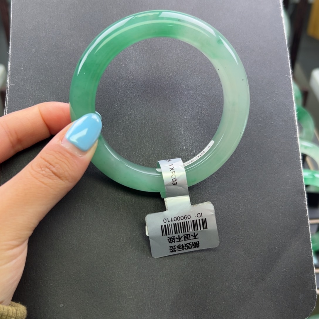 石英质玉未镶嵌手镯+周周57.5