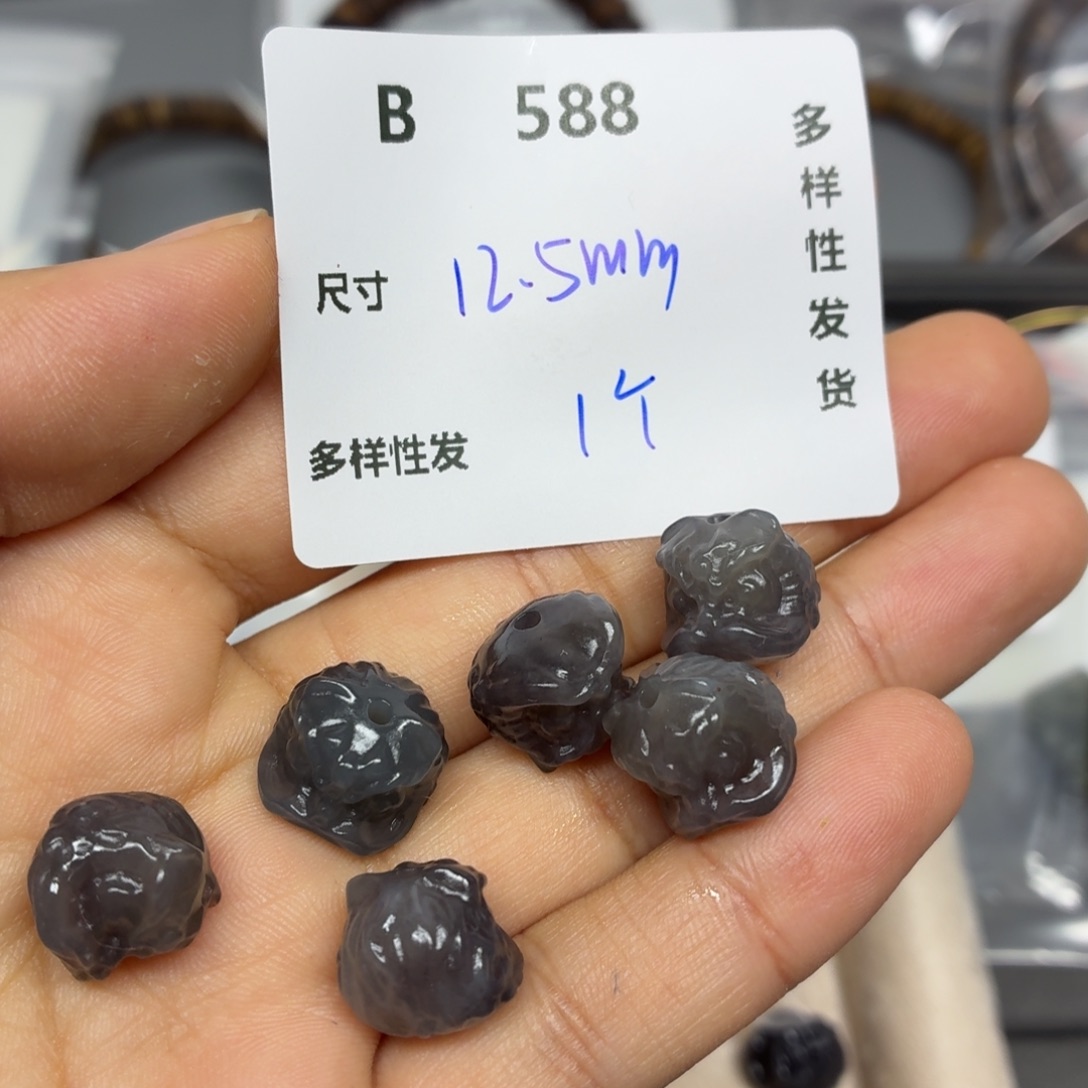 和田玉未镶嵌颈饰B588。   