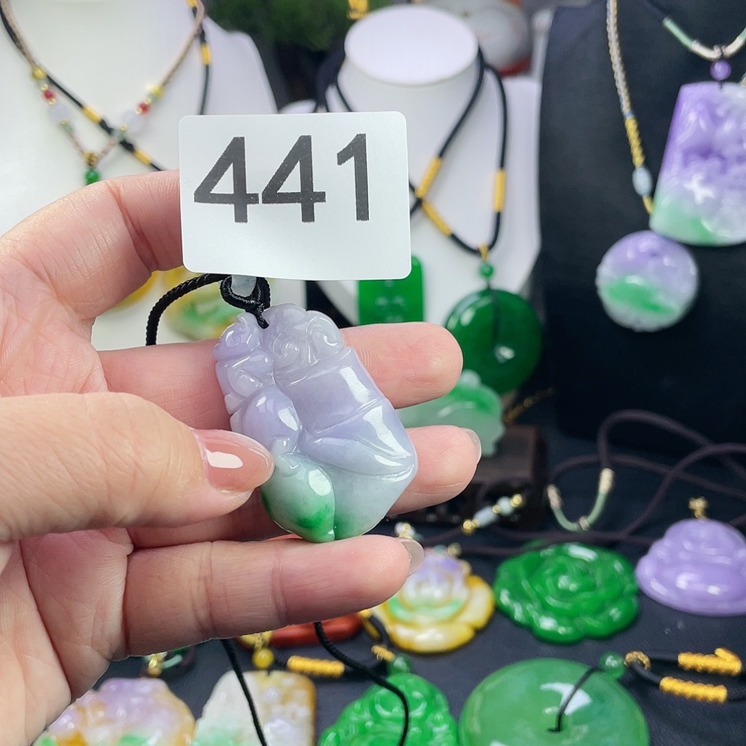 翡翠未镶嵌吊坠(赠链)