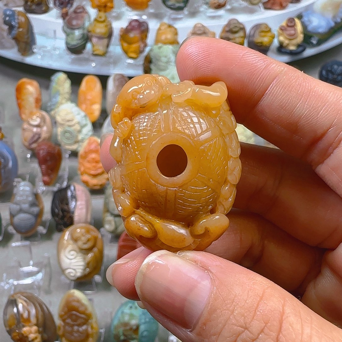 石英质玉吊坠未镶嵌天然阿拉善彩玉纯手工雕刻貔貅聚宝盆