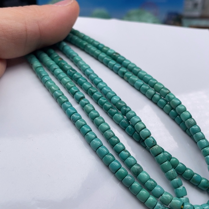 绿松石颈饰未镶嵌