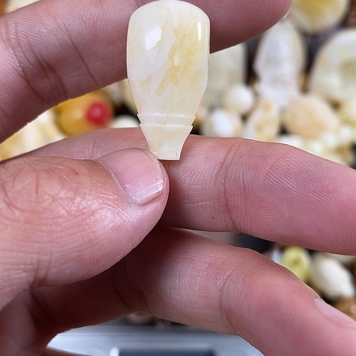 琥珀裸石未镶嵌我