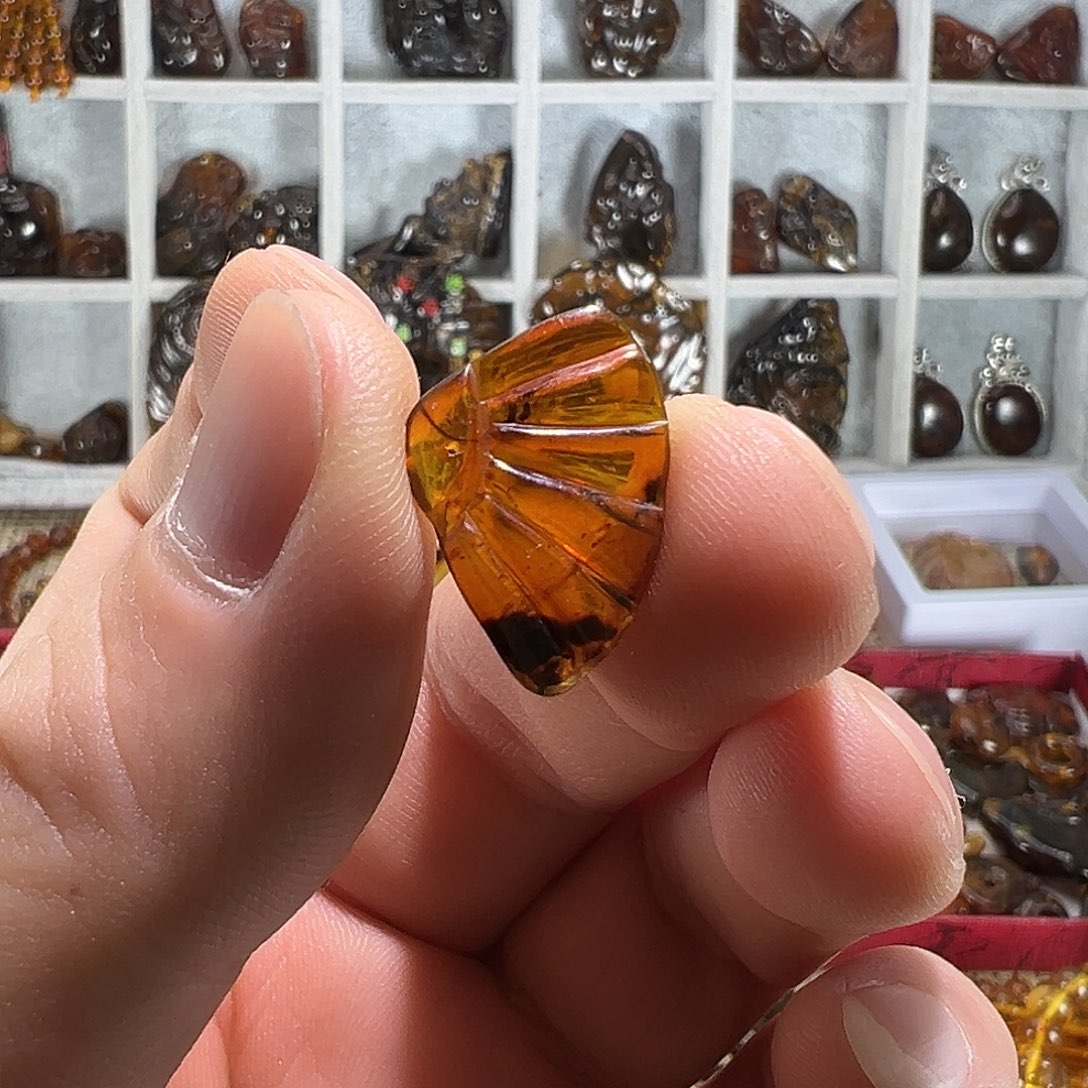 琥珀未镶嵌裸石抚顺琥珀雕刻