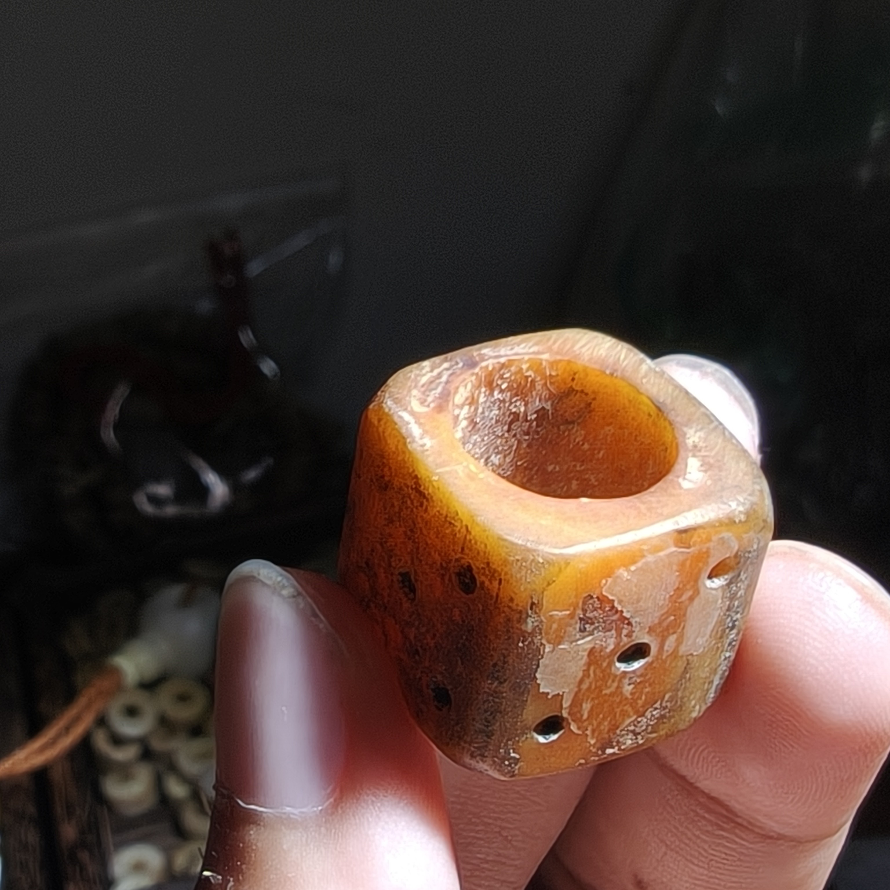 西藏藏式牦牛骨吉祥天母跑环配珠温润油润文玩配饰