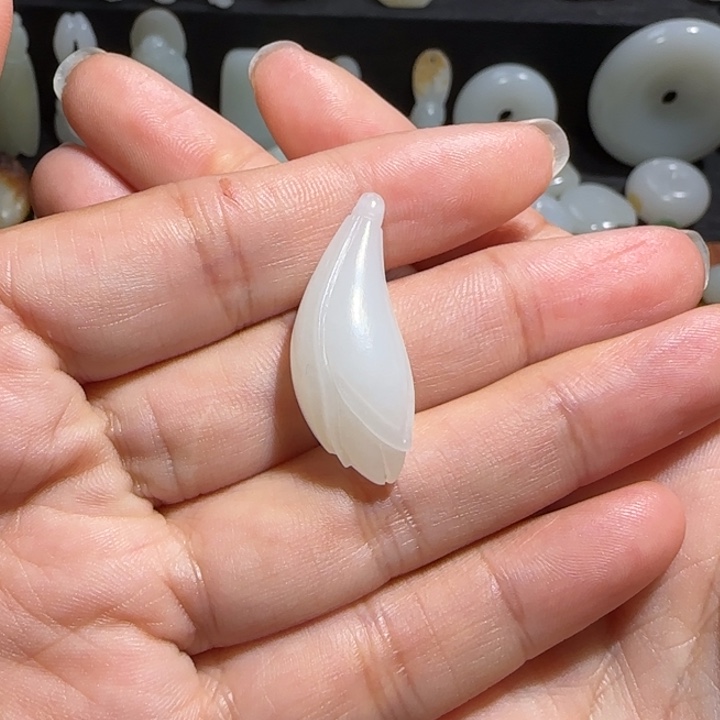 和田玉颈饰未镶嵌小*?