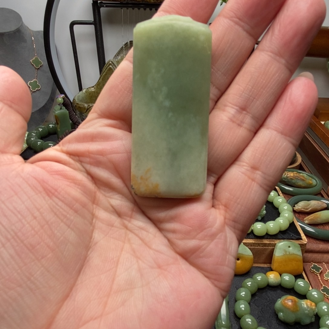 岫岩河磨玉（透闪石质玉）吊坠未镶嵌