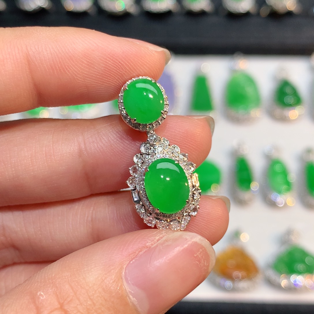 翡翠颈饰18K金镶嵌翡翠