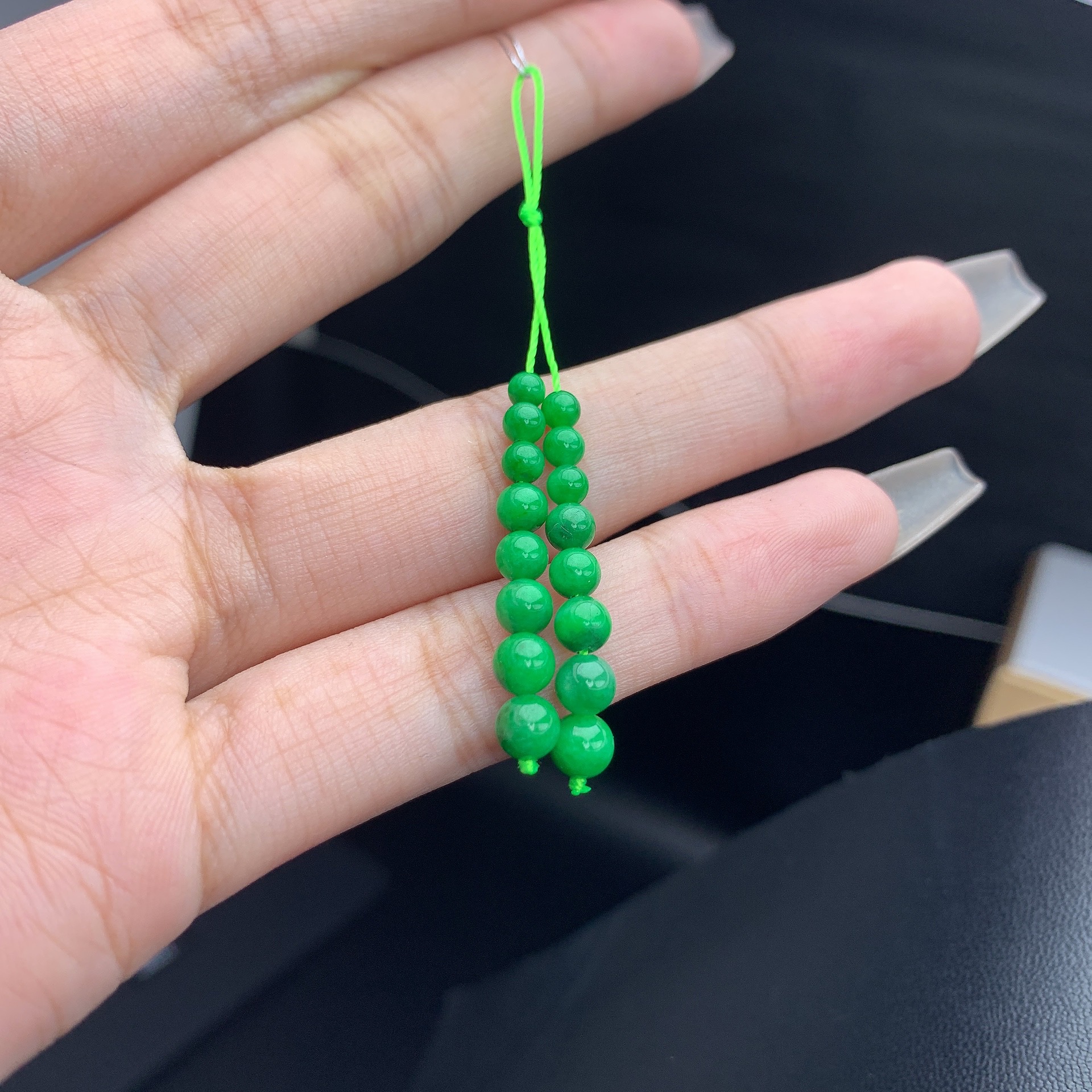 缅甸A货翡翠阳绿色单珠散珠16颗T卡3-4.8mm