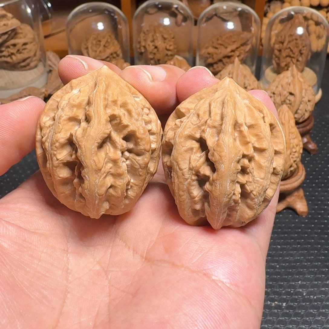 文玩核桃把件一道筋