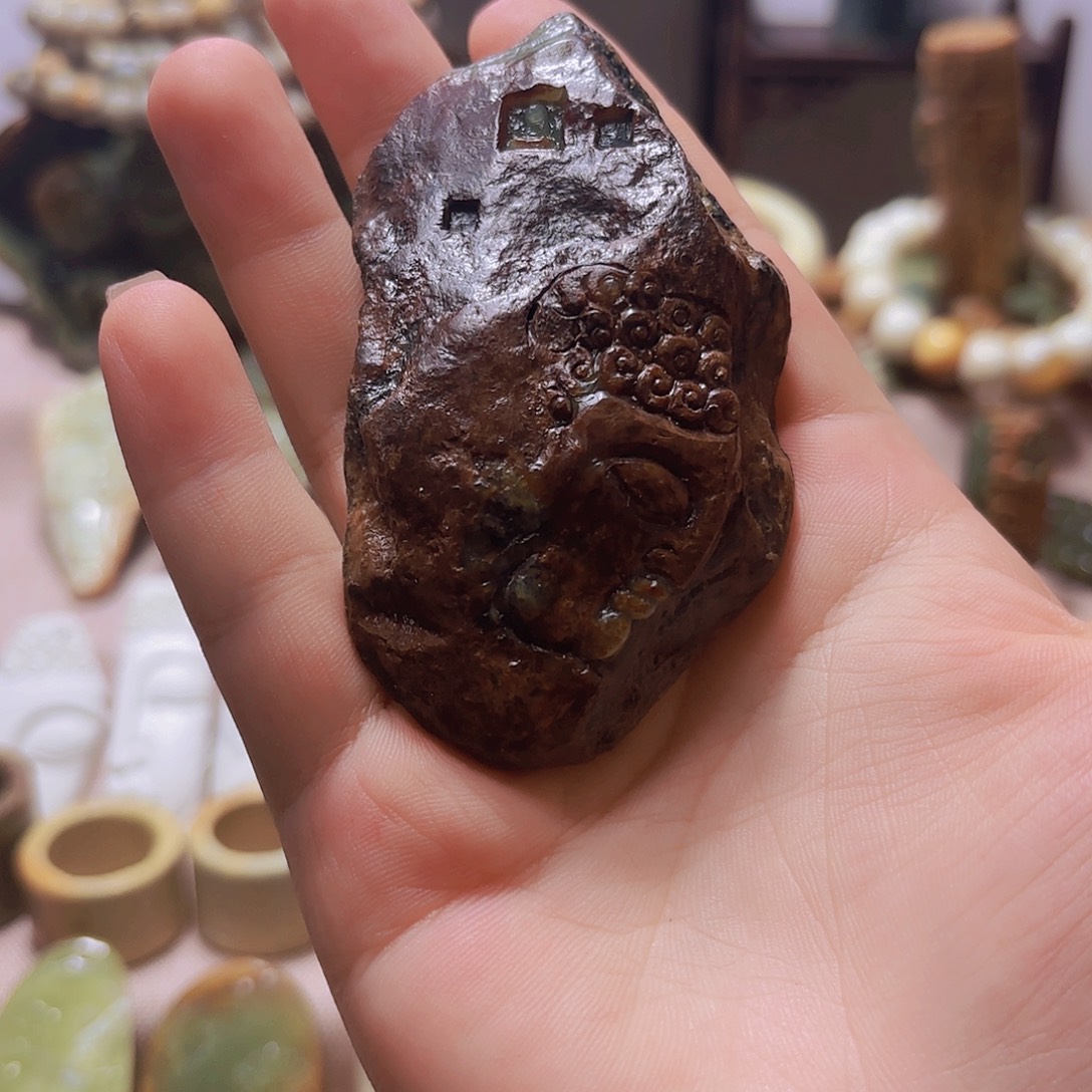 未镶嵌岫岩河磨玉（透闪石质玉）挂件