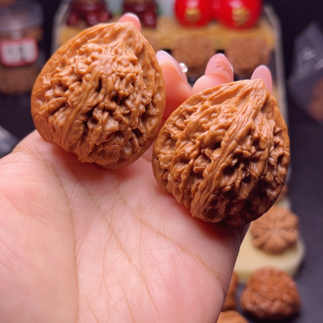 文玩核桃吊坠平谷虎头王