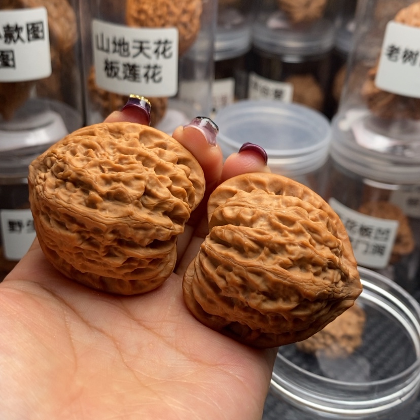 【闪购商品】文玩核桃吊坠镜****空金牛42