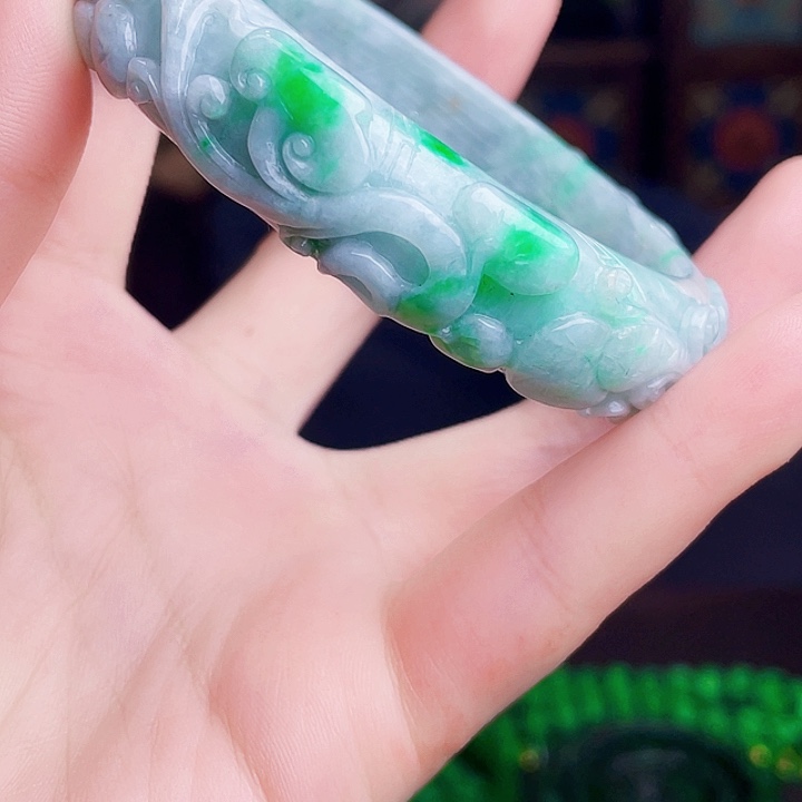 翡翠未镶嵌颈饰多样性