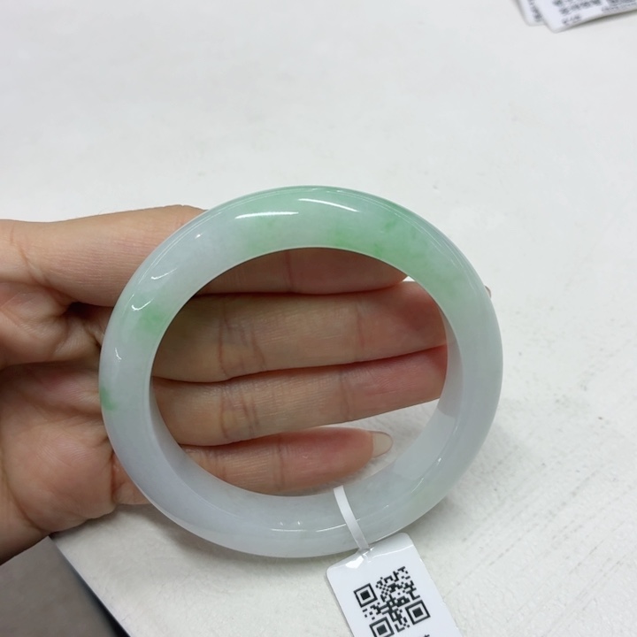 翡翠未镶嵌手镯56.2白底青