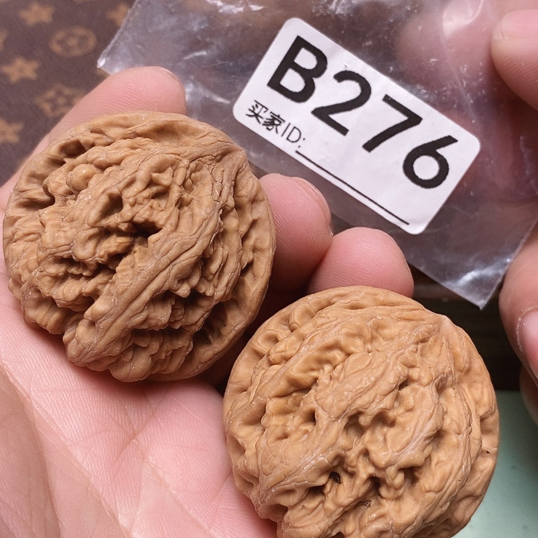 文玩核桃把件粗筋42尺。   