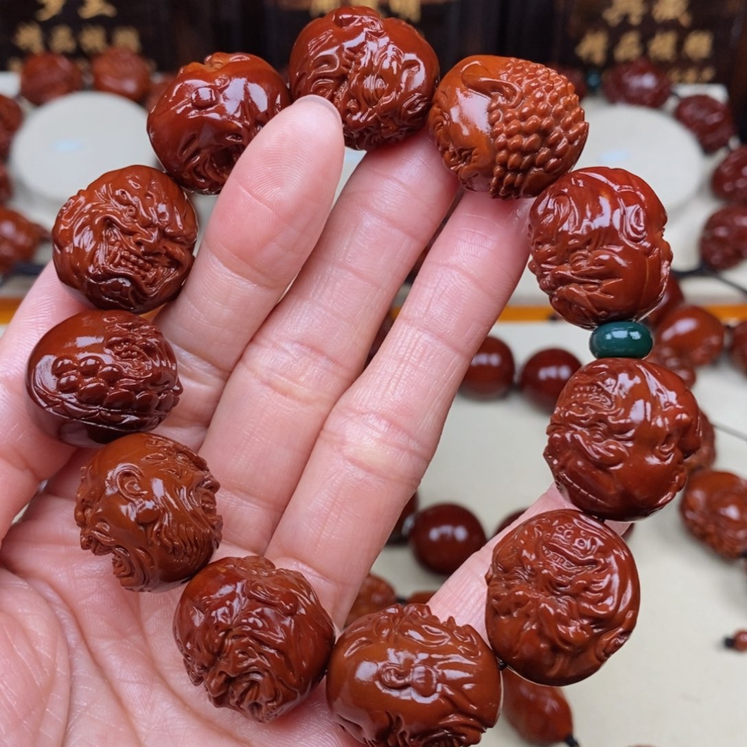 橄榄核吊坠来****神恶僧，