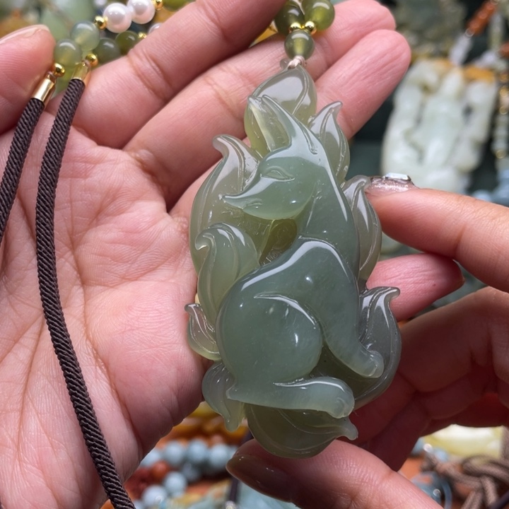 蛇纹石玉吊坠合金