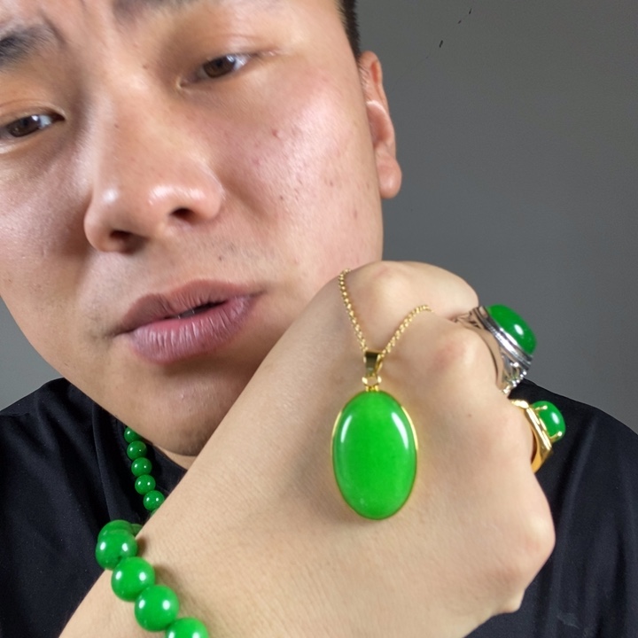 吊坠(赠链)未镶嵌翡翠高端时尚翠青鸽子蛋吊坠
