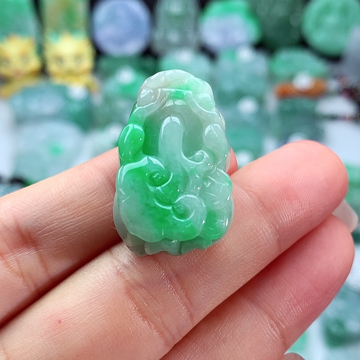 翡翠颈饰未镶嵌翡翠