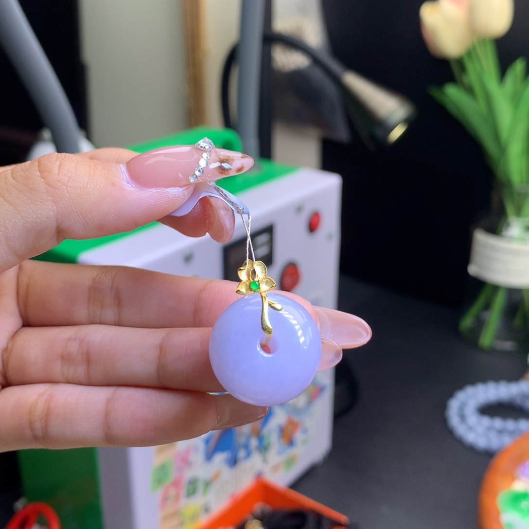 翡翠18K金镶嵌颈饰