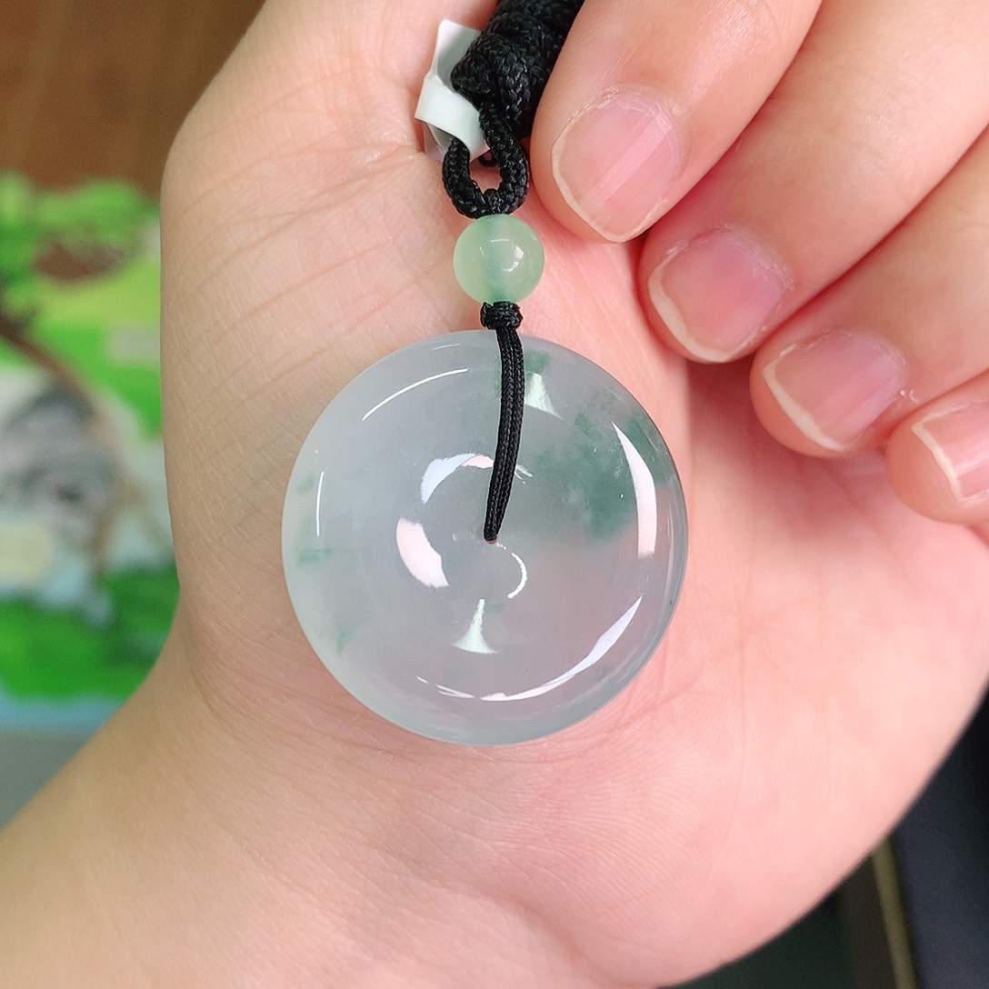 翡翠颈饰未镶嵌冰胶飘绿大扣