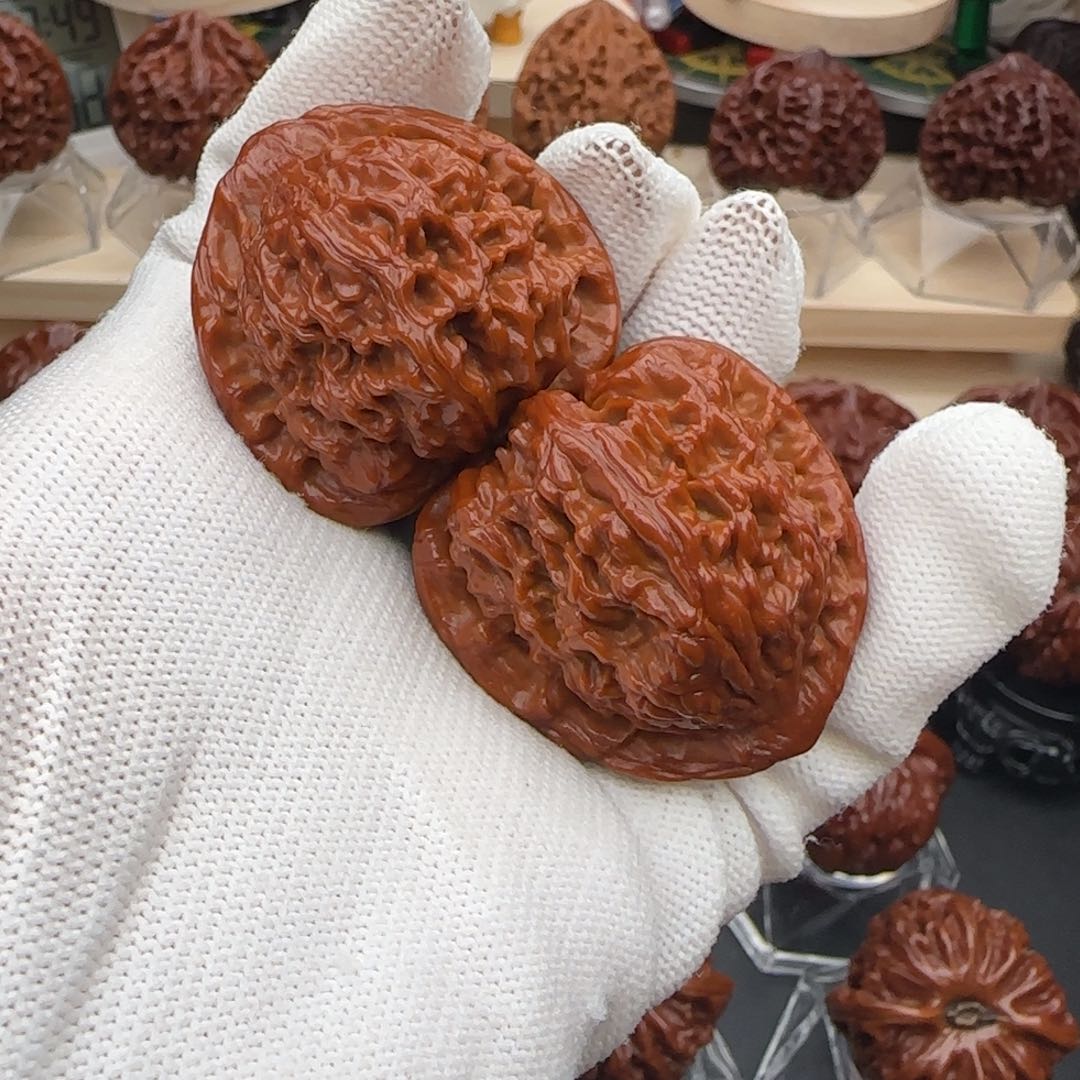 文玩核桃吊坠38.5全品红狮子