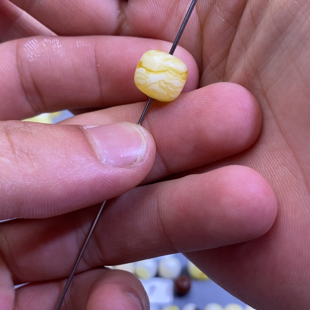 未镶嵌琥珀珠宝奇石假**