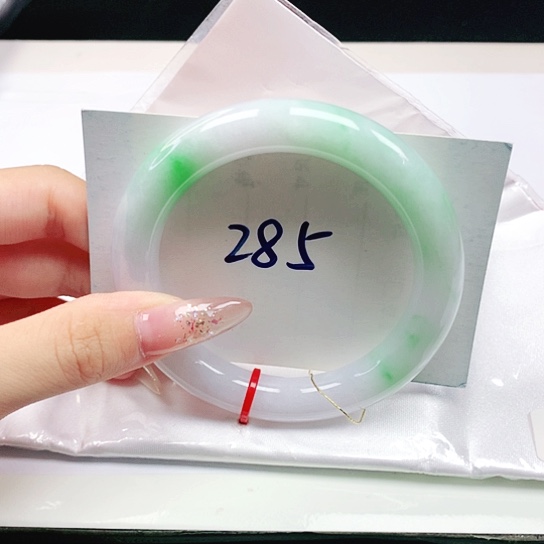 翡翠手镯（圆镯）未镶嵌56+