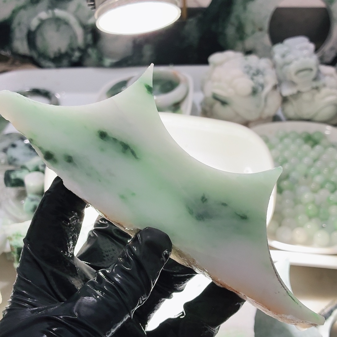 翡翠未镶嵌颈饰边角料