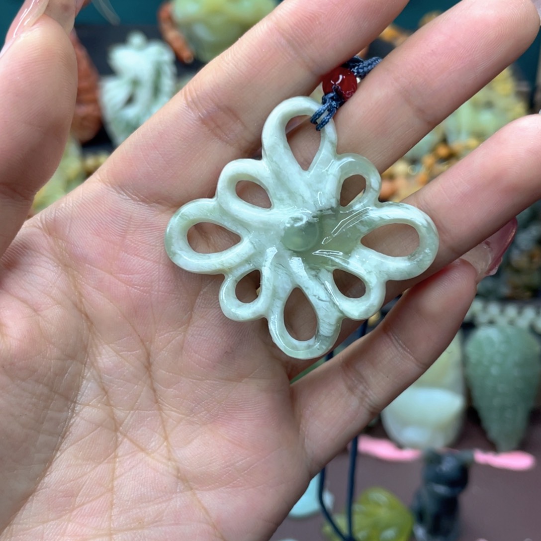 蛇纹石玉颈饰未镶嵌