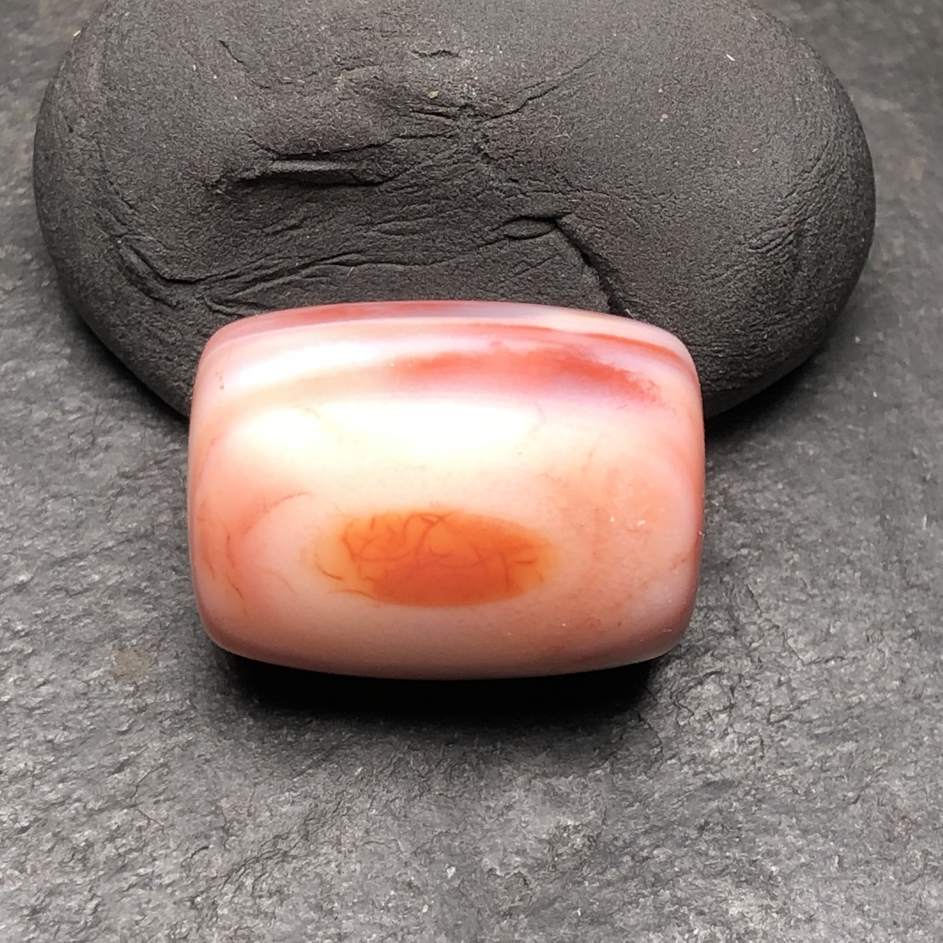 原矿川料南红玛瑙纯手工打磨尺寸21.3x15.6毫米